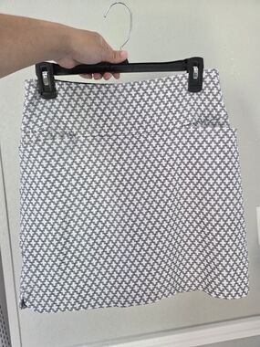 S.c.& Co Active Mid Thigh Golf Skirt with Dark Gray Geometric Pattern Skort